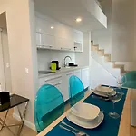 Stylish Near The River Apartment *